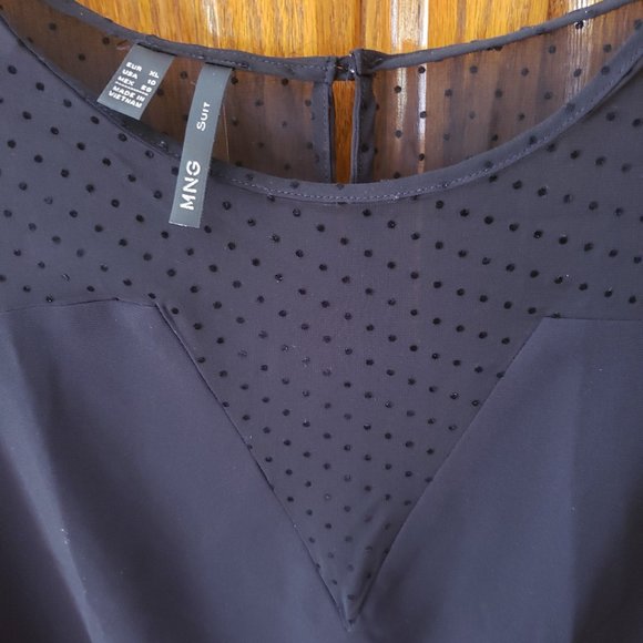 MNG Sleeveless Top! - Picture 2 of 5